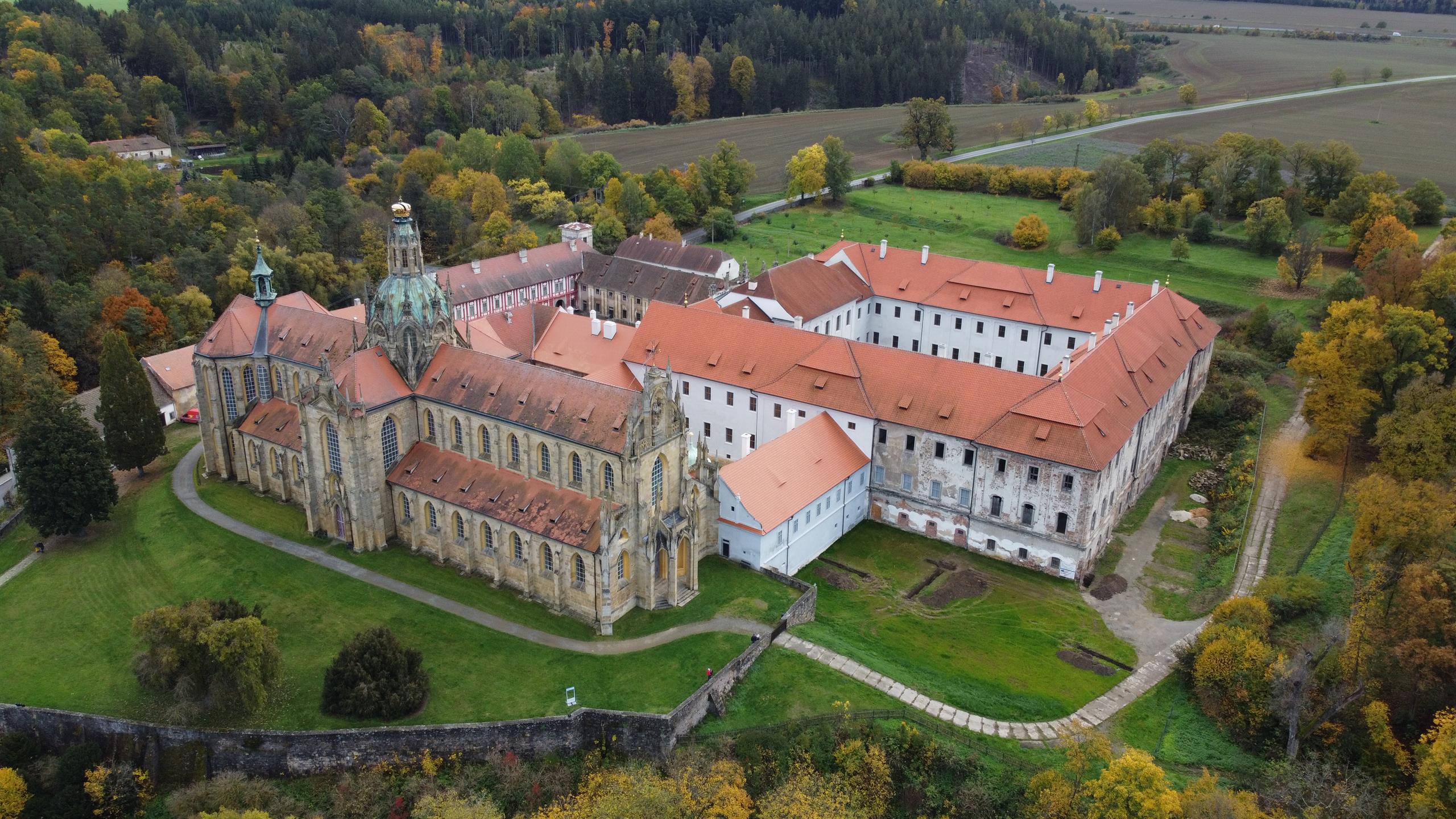 Cely mnichů i rajský dvůr! Kladruby po rekonstrukci nabízí nové prohlídky