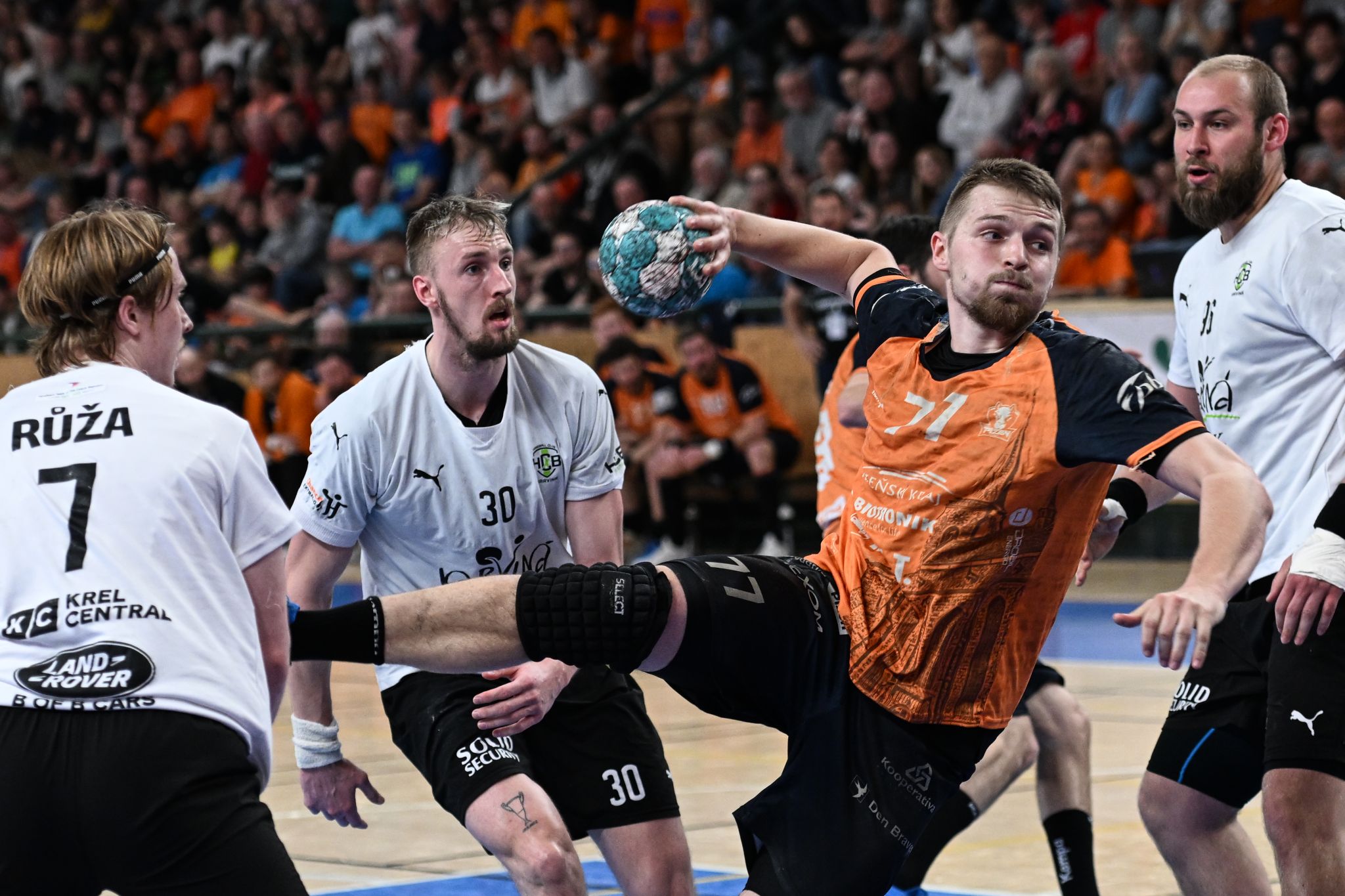 Finále extraligy se rozjelo. Talent hostil v prvním zápase Karvinou - FOTKY