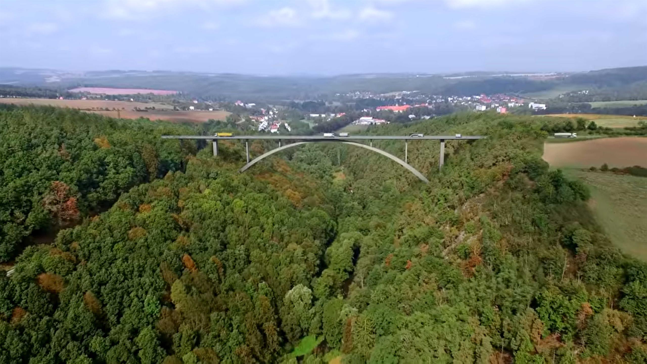 Nejvyšší silniční most vznikne u Plas, bude mít i vyhlídkovou plošinu. ŘSD už má zhotovitele