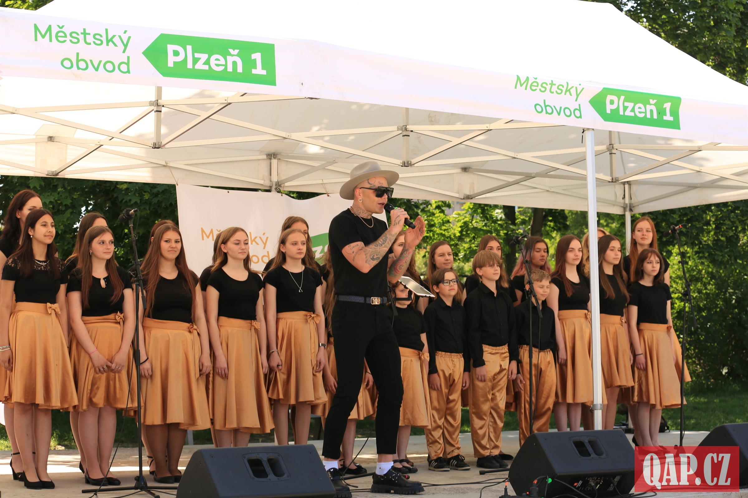 Víno, hudba a báječné počasí! Jednička uspořádala Májový koncert! FOTKY