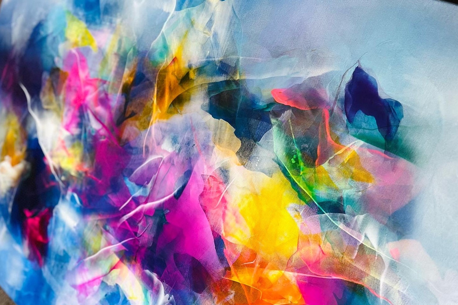 V Galerii Hess budou k vidění abstraktní obrazy KaBo ART plné barev a energie