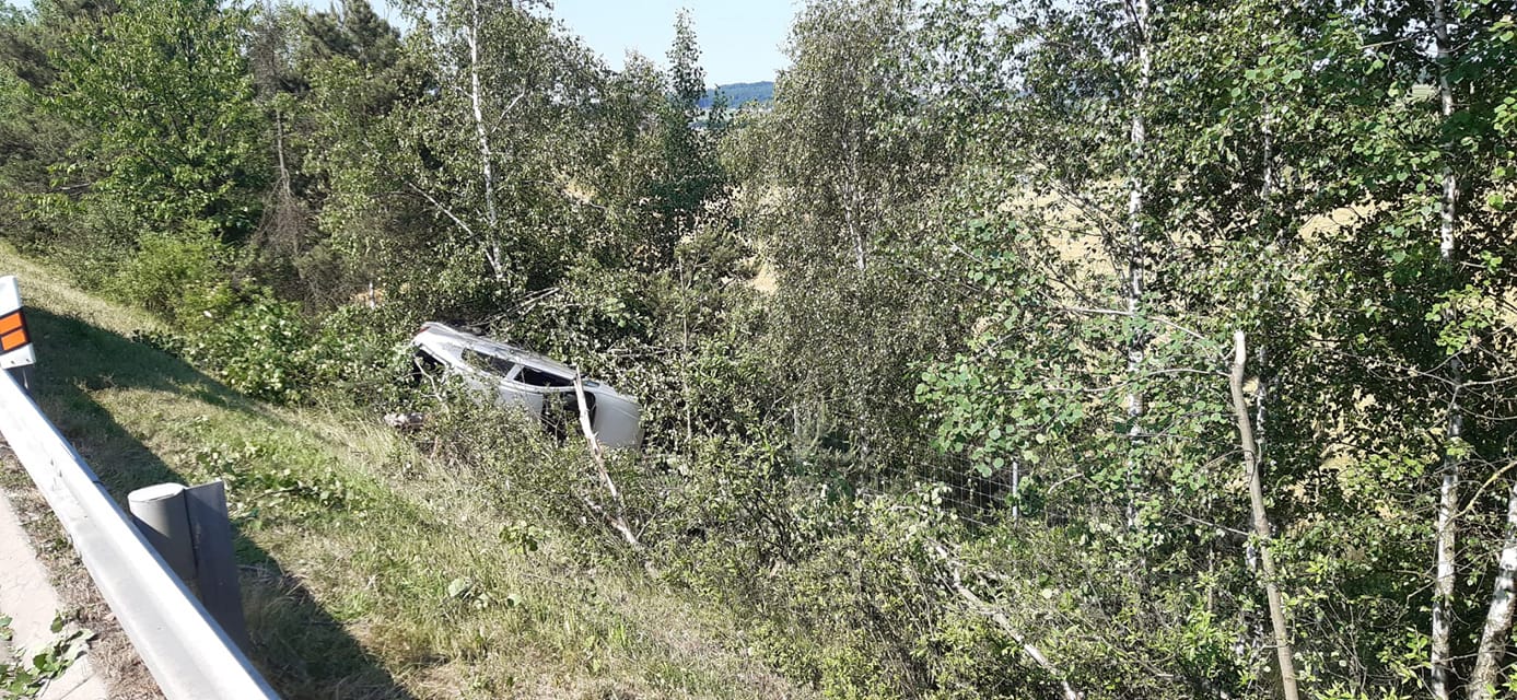 Víkend plný nehod! Tragická nehoda na dálnici D5, večer boural řidič v Nýřanech - FOTO