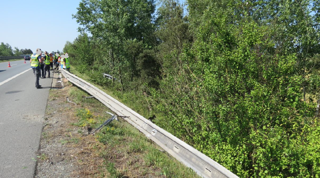 Kriminálka šetří tragickou nehodu na D5, pomoci by mohly záznamy z palubních kamer