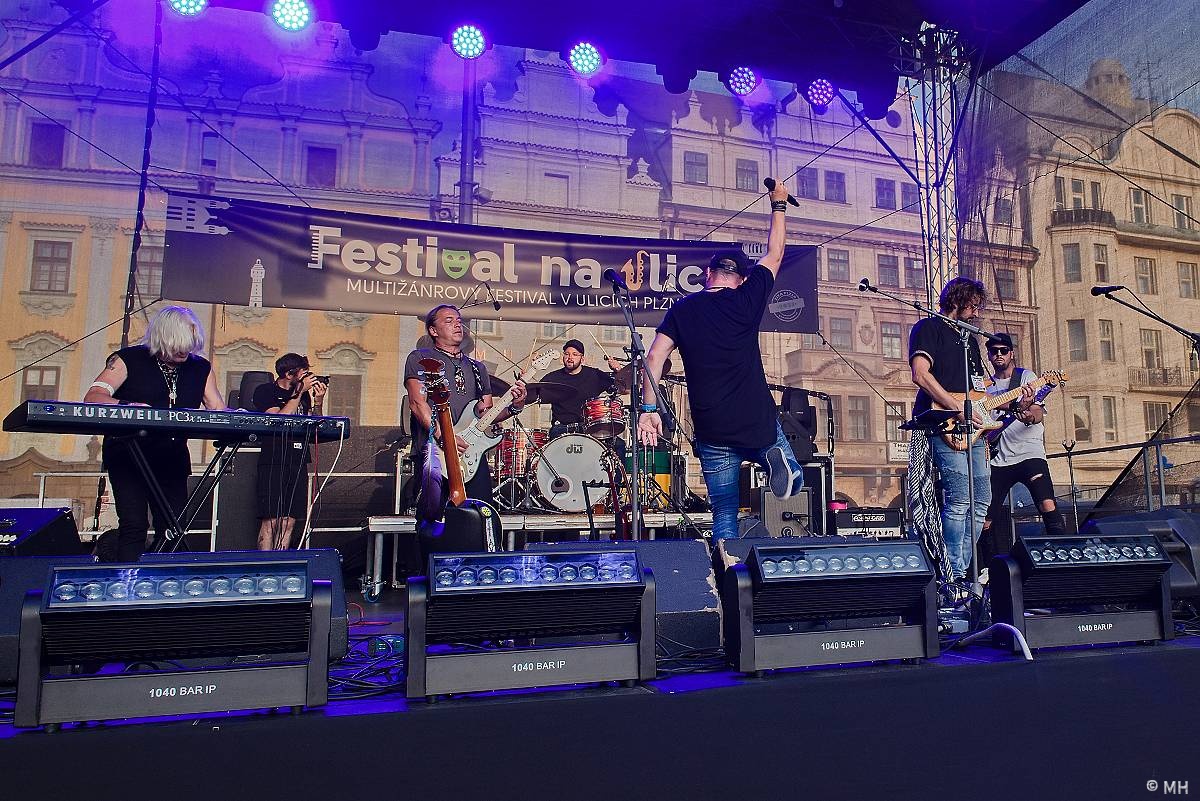 5 scén a desítky kapel! V Plzni začal Festival na ulici! - FOTKY