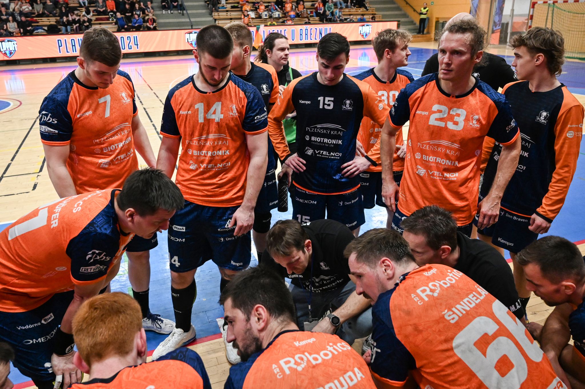 Házenkáři Plzně s rozdílem jediného gólu přetlačili pražskou Duklu - FOTKY