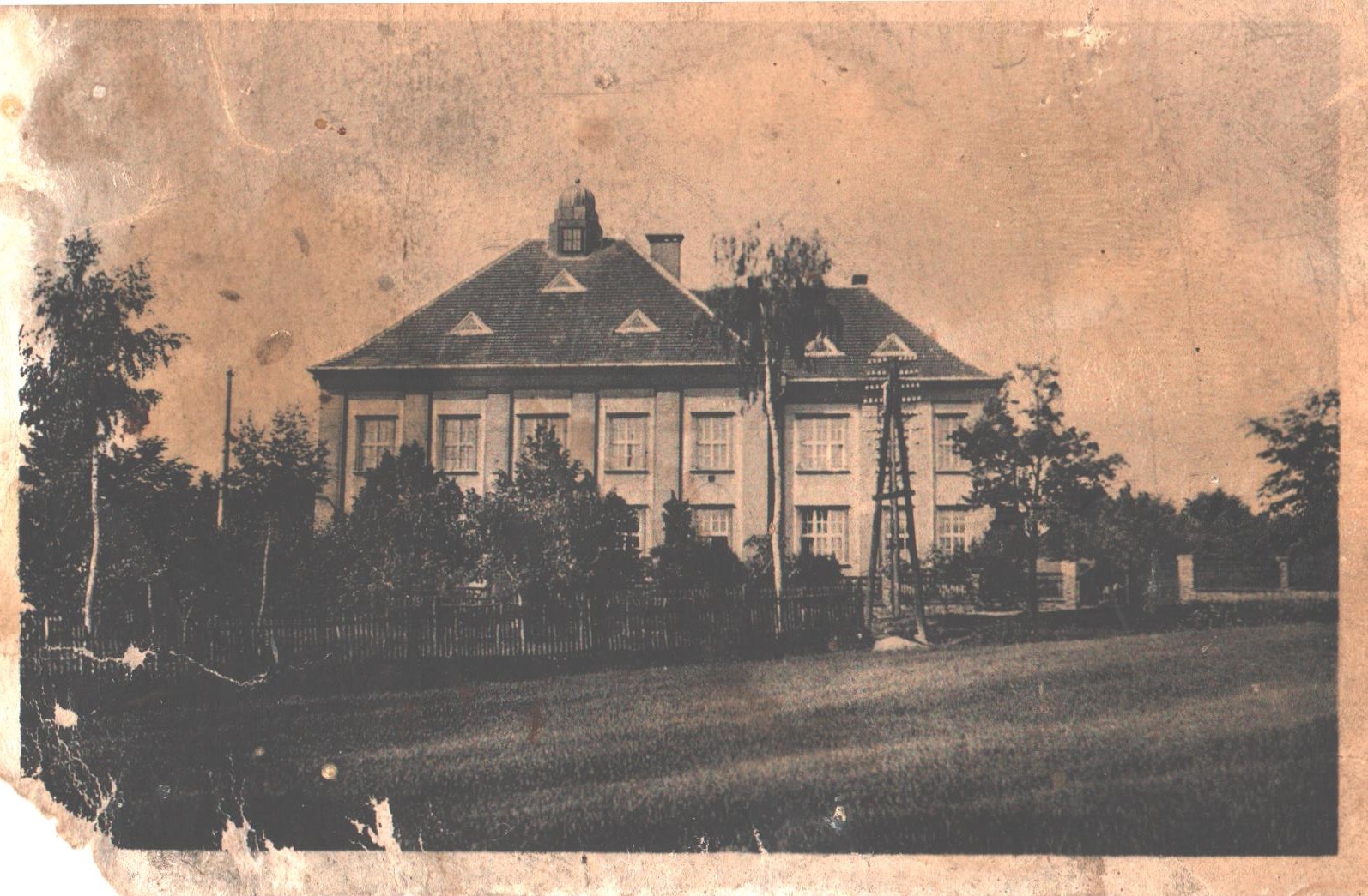 Chotíkovská škola ve velkém oslaví své 100. výročí, zvána je i veřejnost