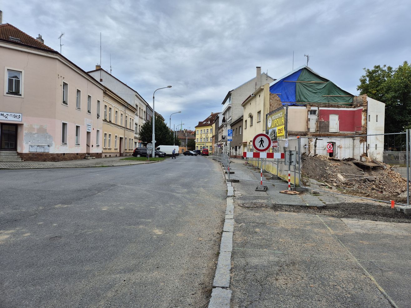 Ulice Na Roudné v Plzni je po zřícení domu opět průjezdná - FOTO