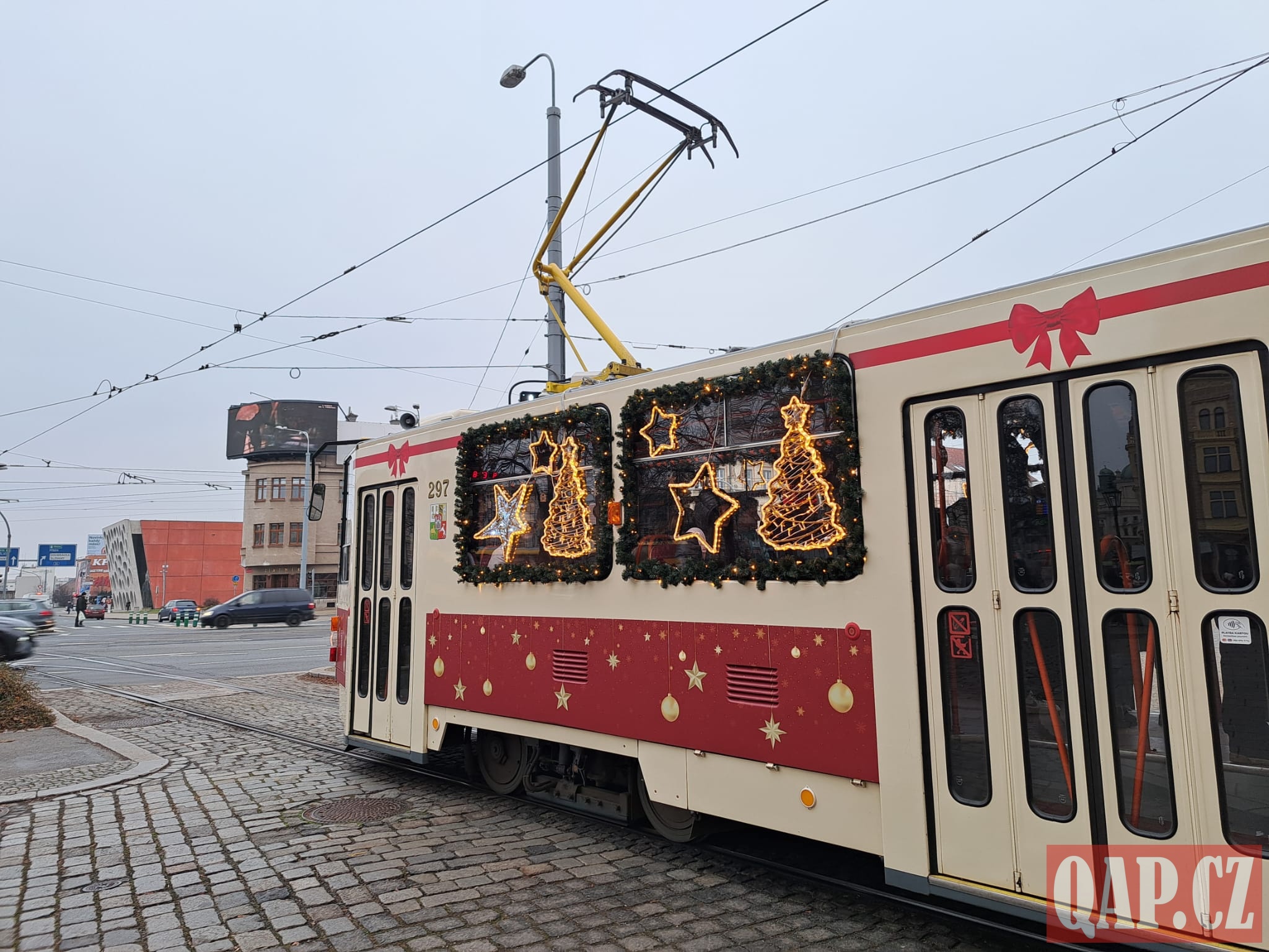 Vánoční tramvaj bude v Plzni k vidění už jen pár dní - FOTKY