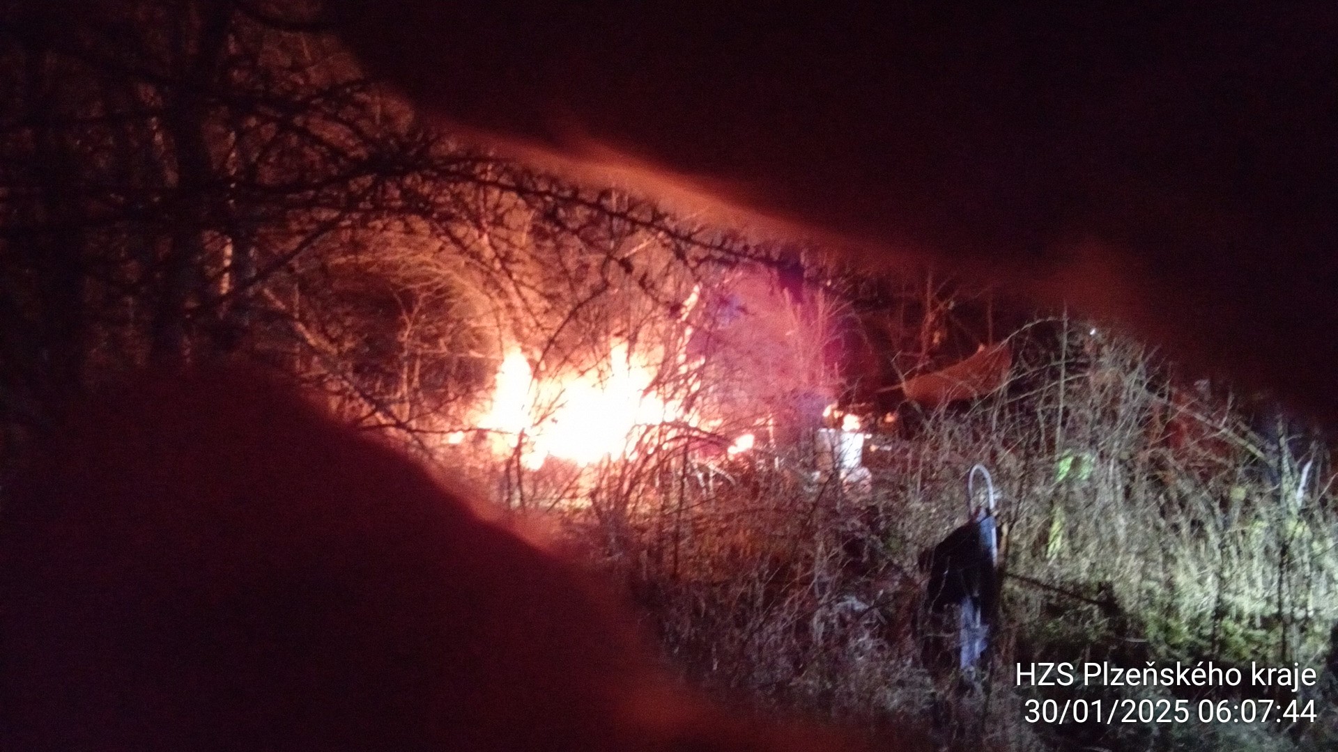 Tři požáry během několika minut. Hasiči měli náročné ráno - FOTKY