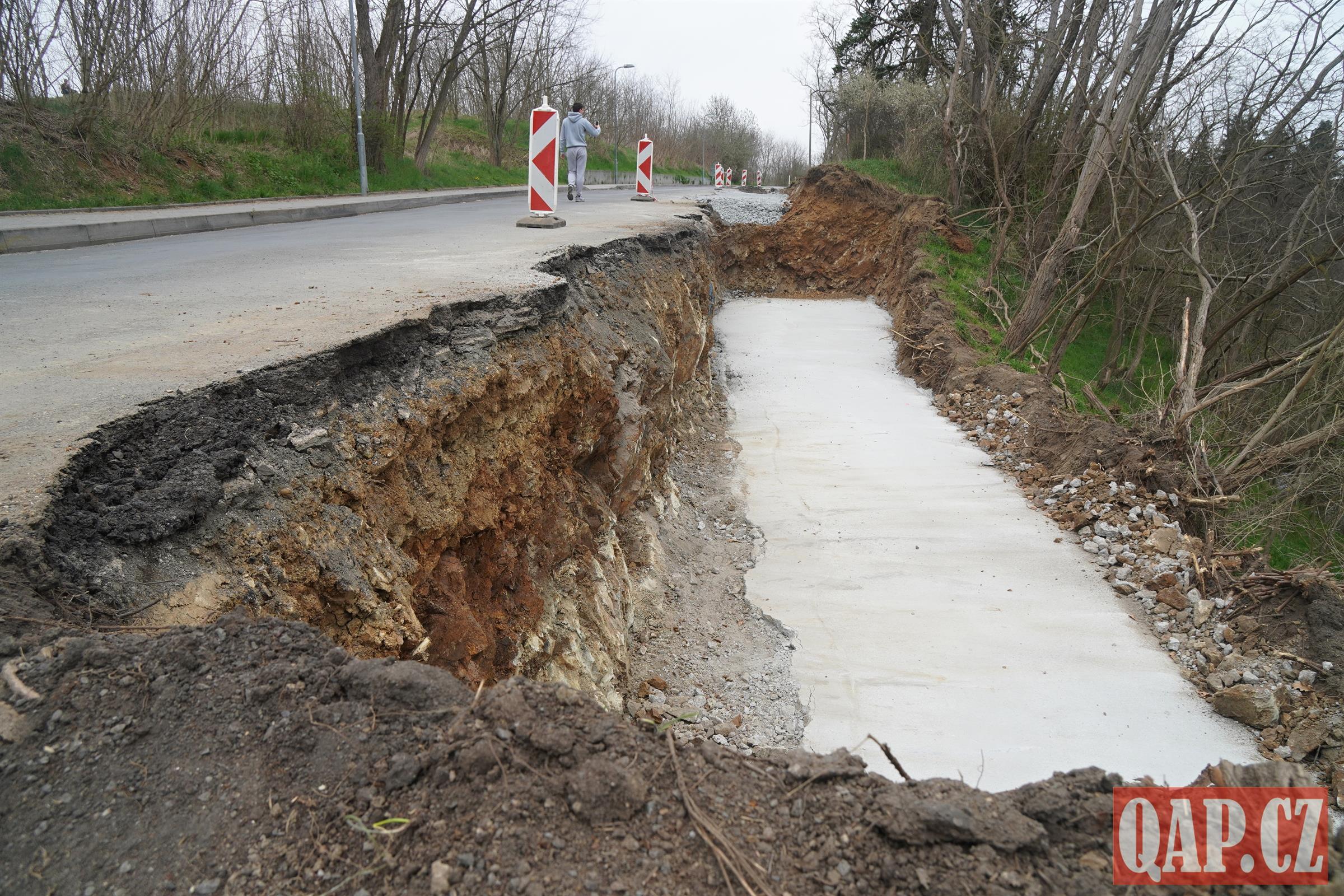 Silnice do plzeňského Hradiště se opravuje, hotovo bude až na konci roku. AKTUÁLNÍ FOTKY