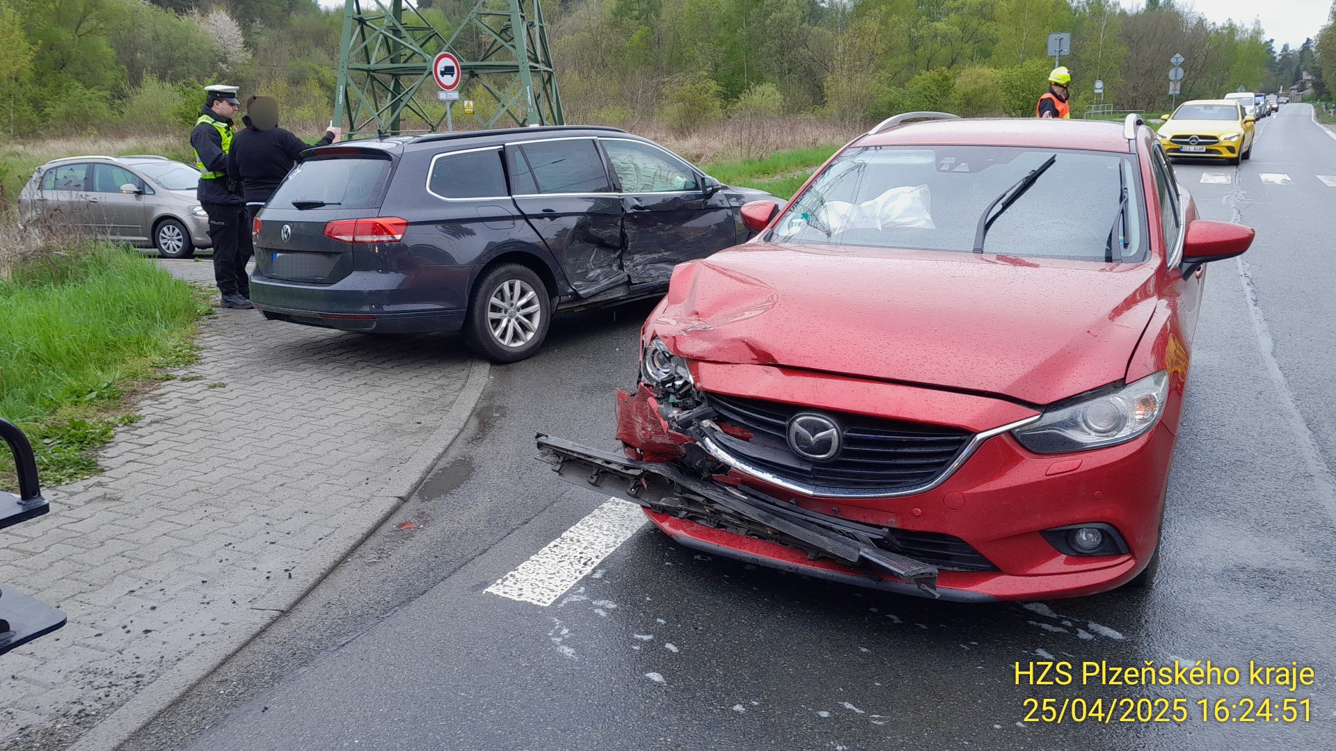 Dvě dopravní nehody komplikují dopravu v Plzeňském kraji - FOTKY