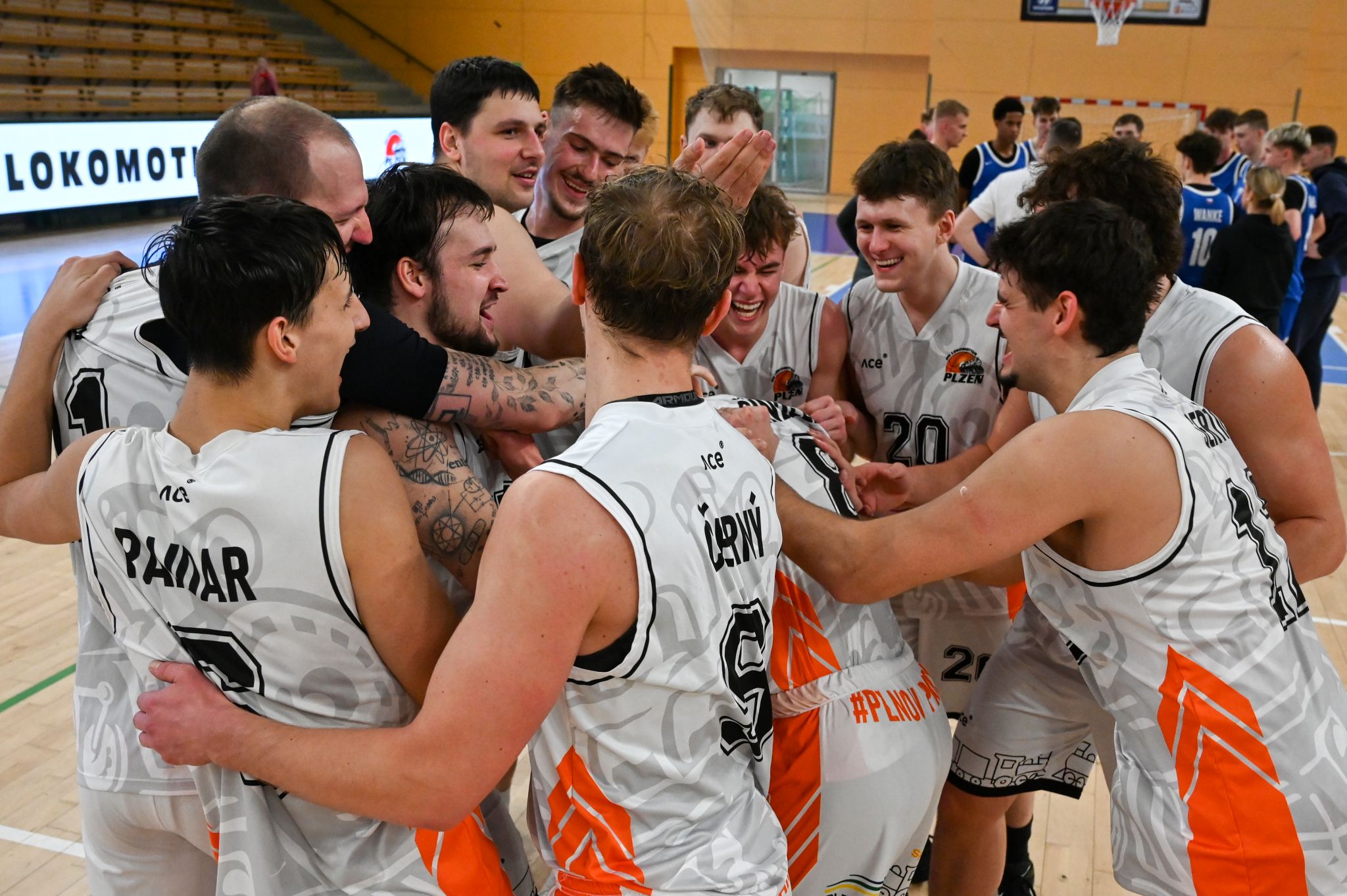 FOTKY: Basketbalisté Lokomotivy Plzeň porazili CZ.ACADEMY a vyhráli základní část