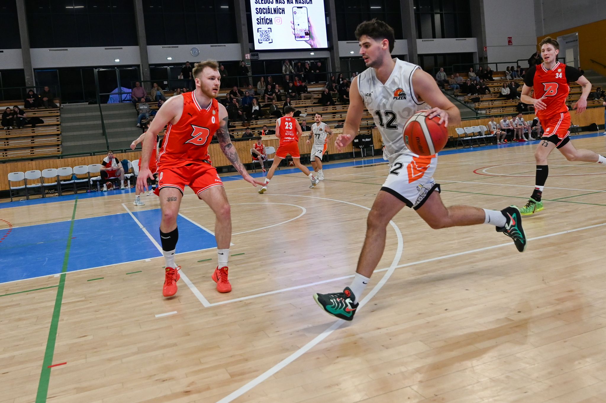 Plzeňští basketbalisté padli s Pardubicemi - FOTKY