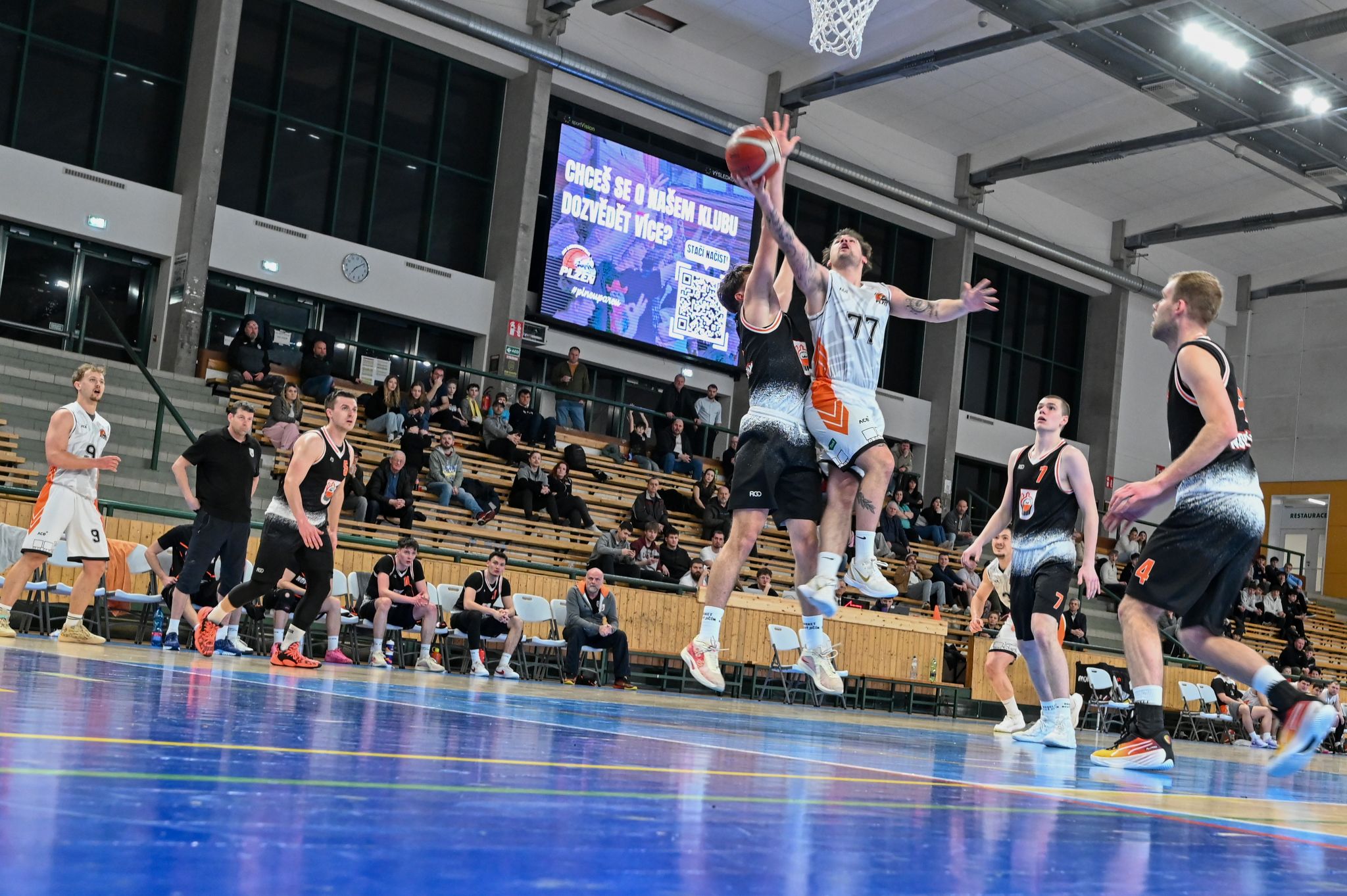 FOTKY Z UTKÁNÍ: Plzeňští basketbalisté sestřelili favorizovaný Nový Jičín