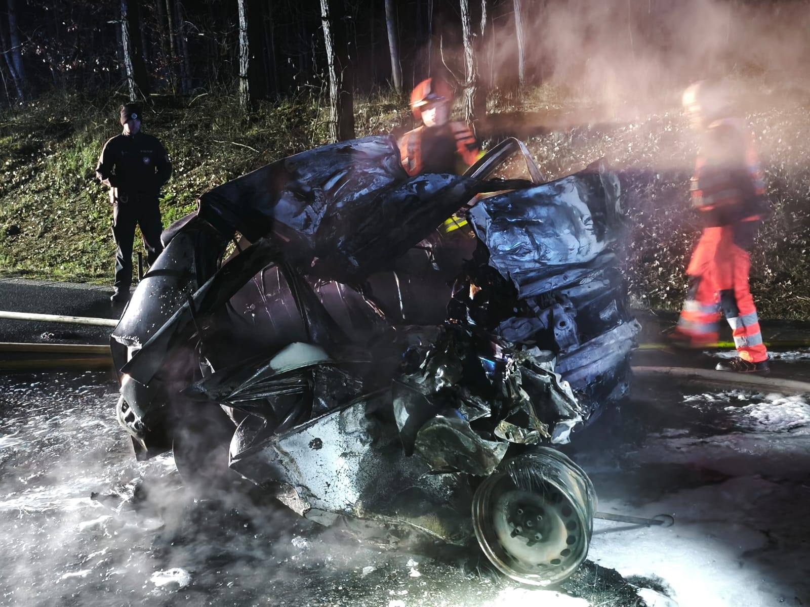 Tragédie u Holýšova. Po srážce s nákladním vozem zemřel jeden člověk
