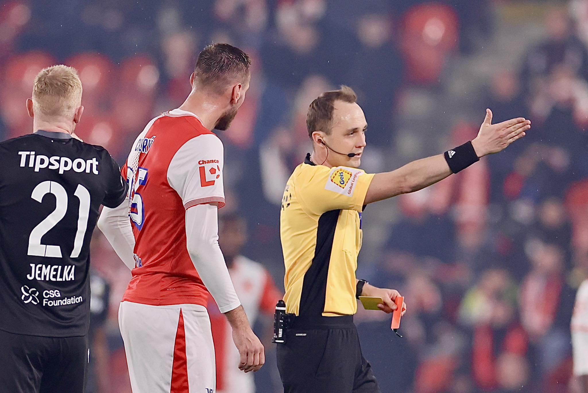 Plivl Chorý na Dweha? Slavia se bouří proti červené kartě a podává oficiální protest