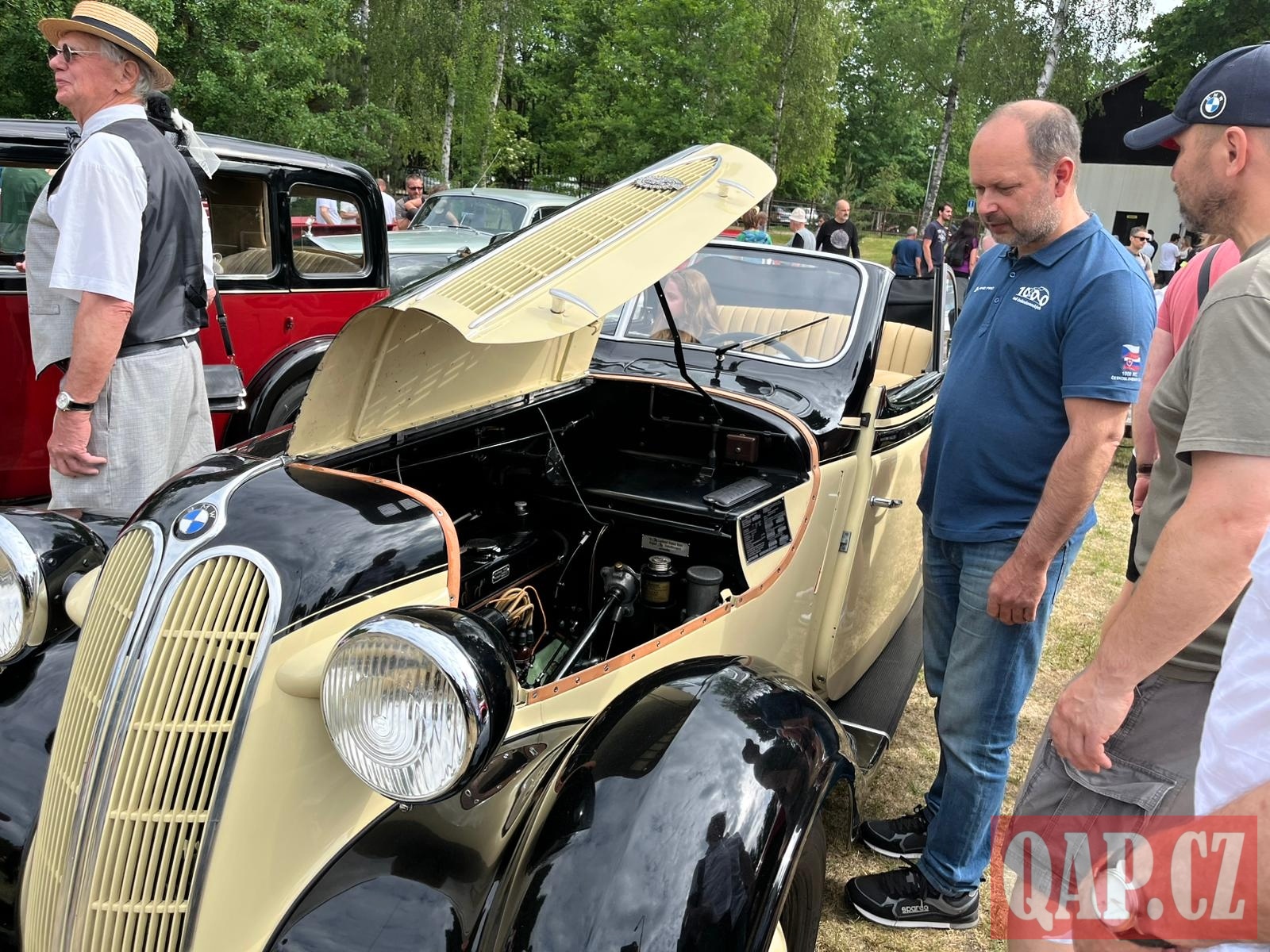 FOTKY: Historické vozy ovládly Plzeň. Návštěvníci obdivovali automobilové legendy