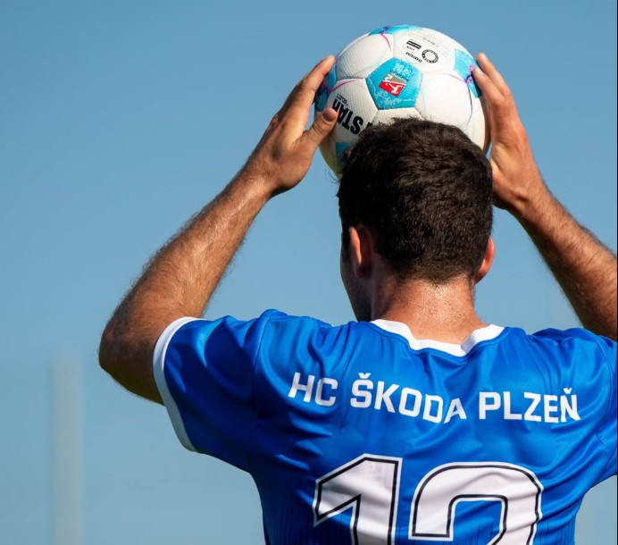 Brusle do kouta, na řadě jsou kopačky. Škoda Plzeň rozjede fotbalový červen