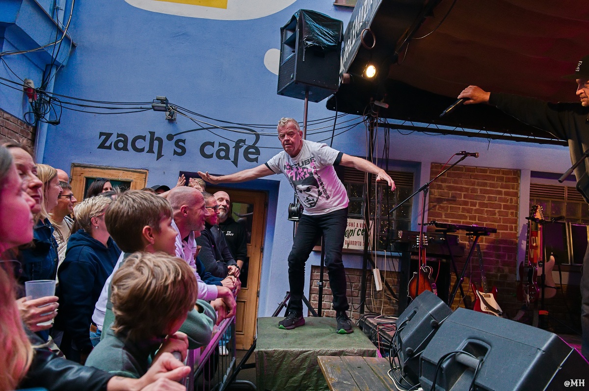 Legendární Mňága a Žďorp řádila u Zacha. Přinášíme FOTKY