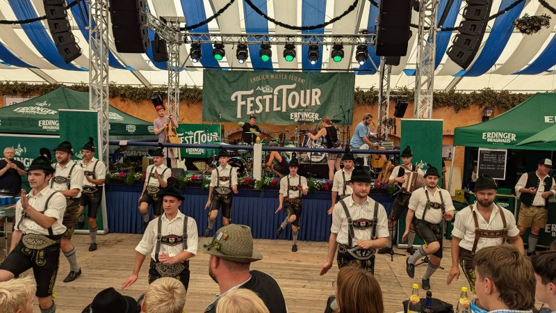 Erdinger Herbstfest zve na deset dní bavorské tradice, hudby a zábavy