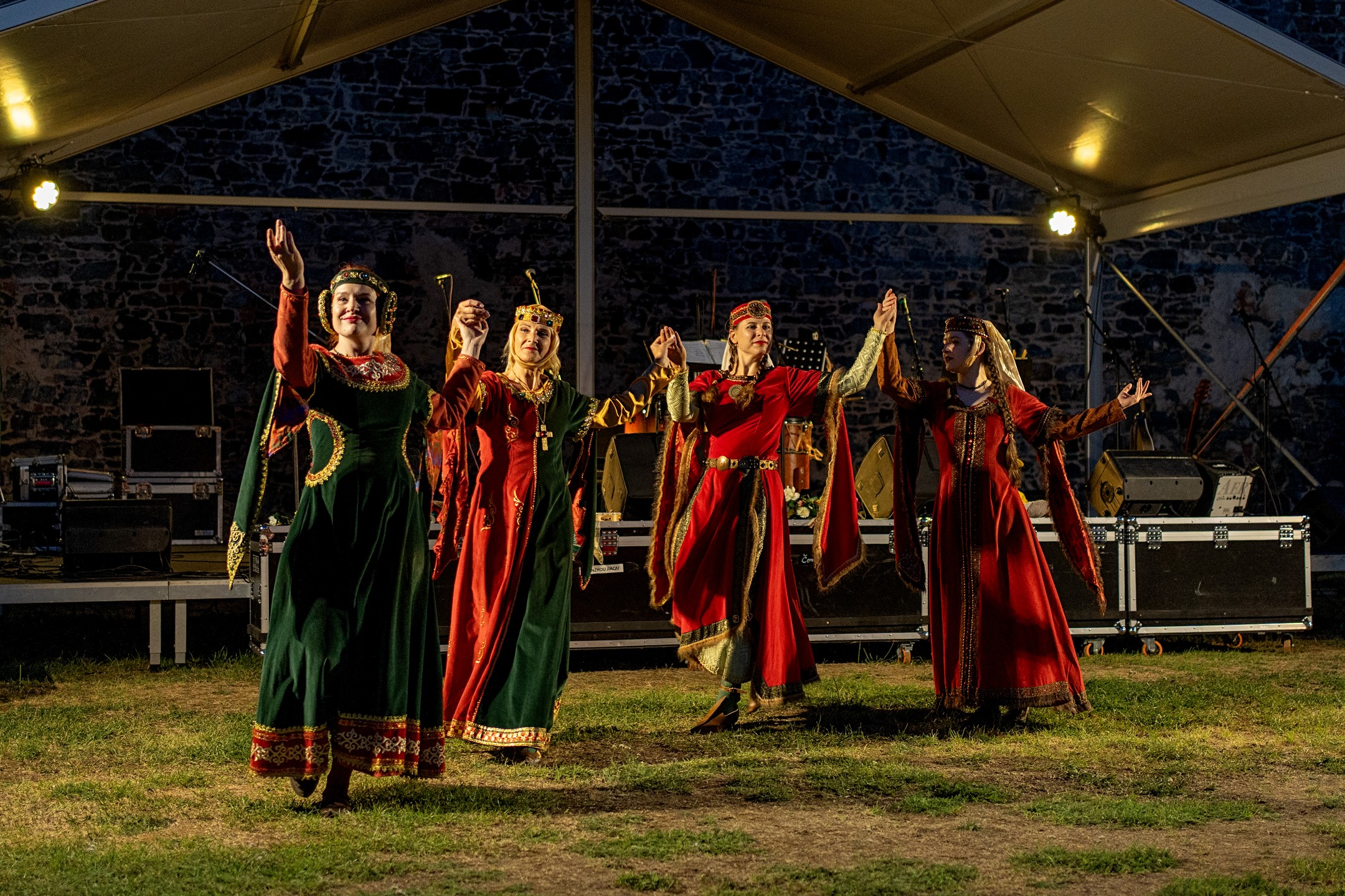Hradozámecká noc na Švihově propojila historii, hudbu i oslavu legendárního mnicha –VIDEO