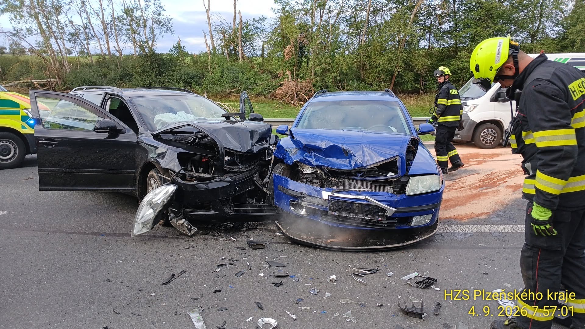 Dopravní nehoda na Domažlicku. Tři lidé skončili v péči záchranářů