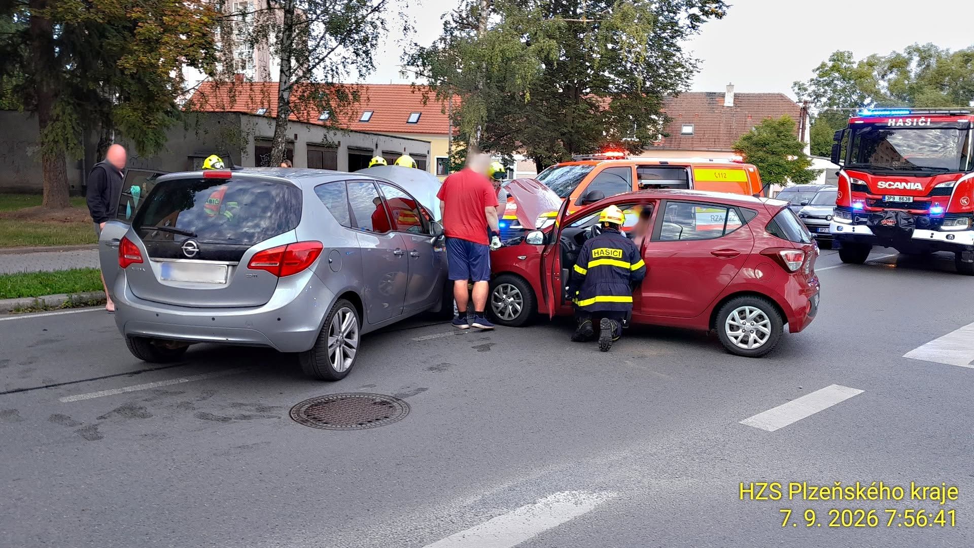 Ranní nehoda v Rokycanech. V nemocnici skončilo zraněné dítě i žena