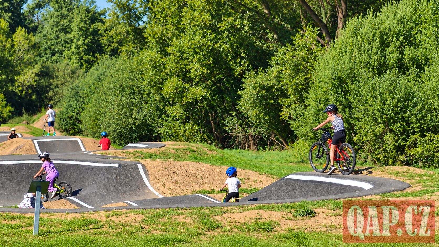 Hit v Tachově! Nový pumptrack láká malé i velké sportovce - FOTKY