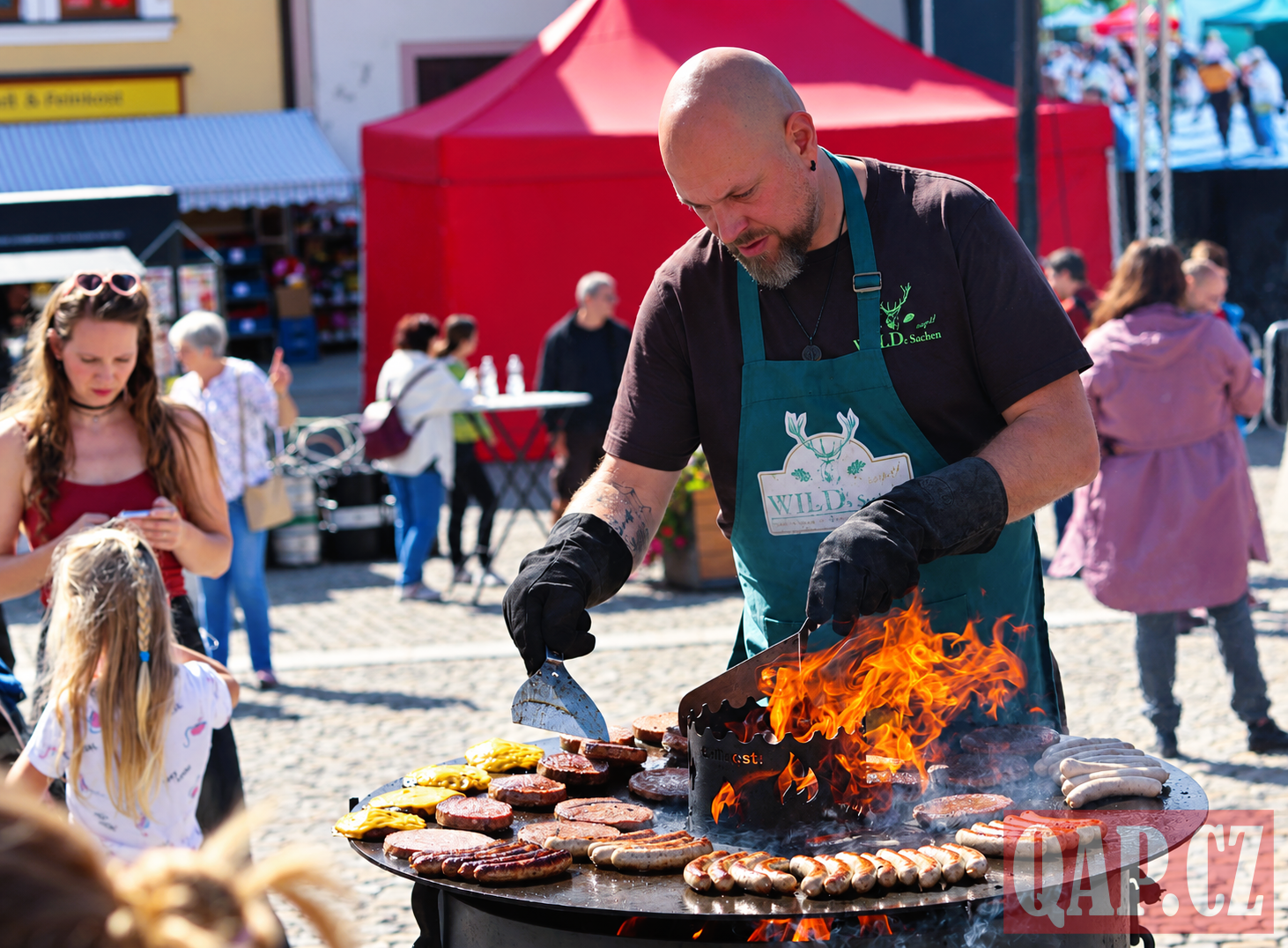 Burgery, burčák i pivní štafeta. Food Festival v Tachově přilákal davy – FOTKY