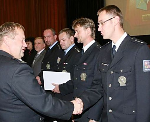 Policisté dostali medaile za dobrou práci