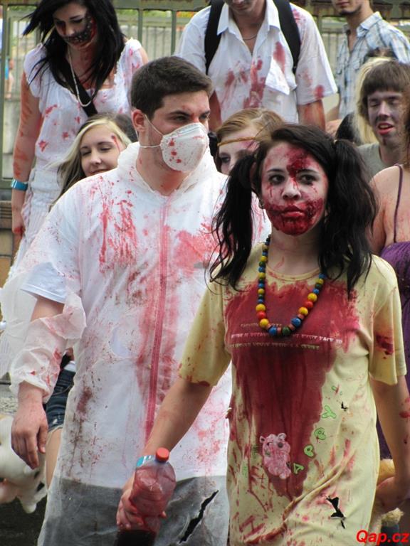 Centrem Plzně prošel dav rozzuřených zombie