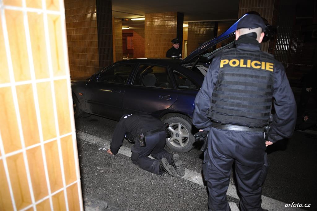 Řidič z honičky na D5 byl převezen z plzeňské nemocnice a obviněn