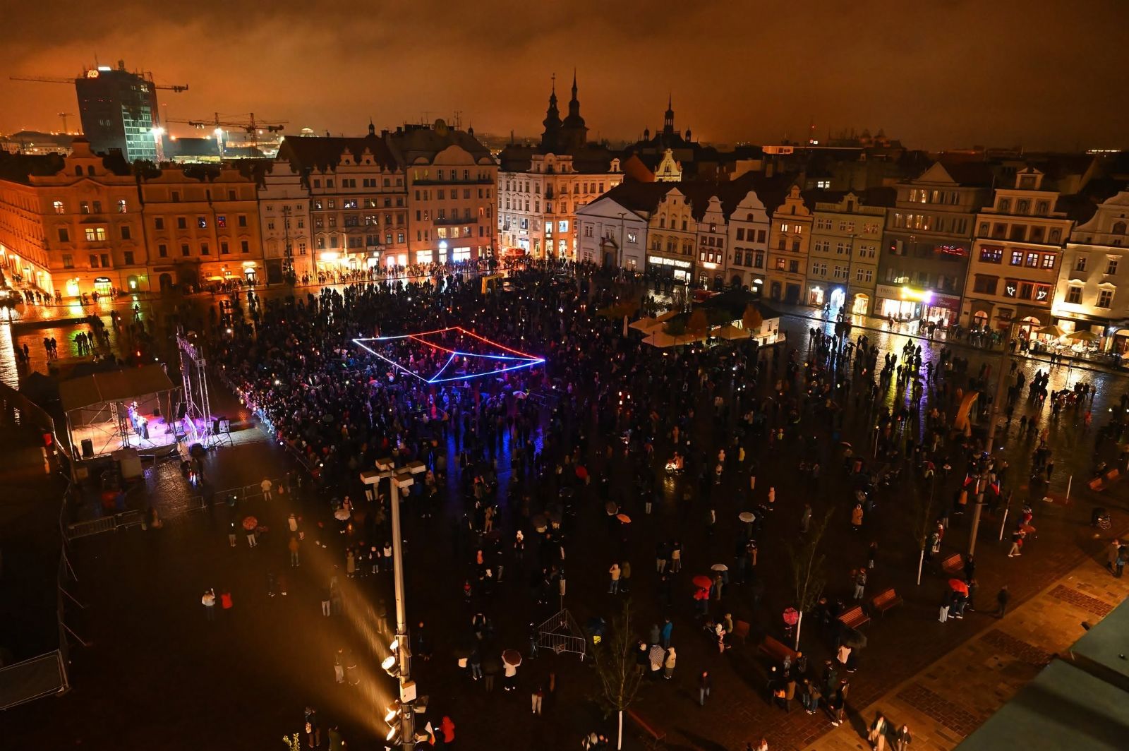 V Plzni proběhly oslavy 28. října. Lidé zaplnili divadla, památky i muzea - FOTKY