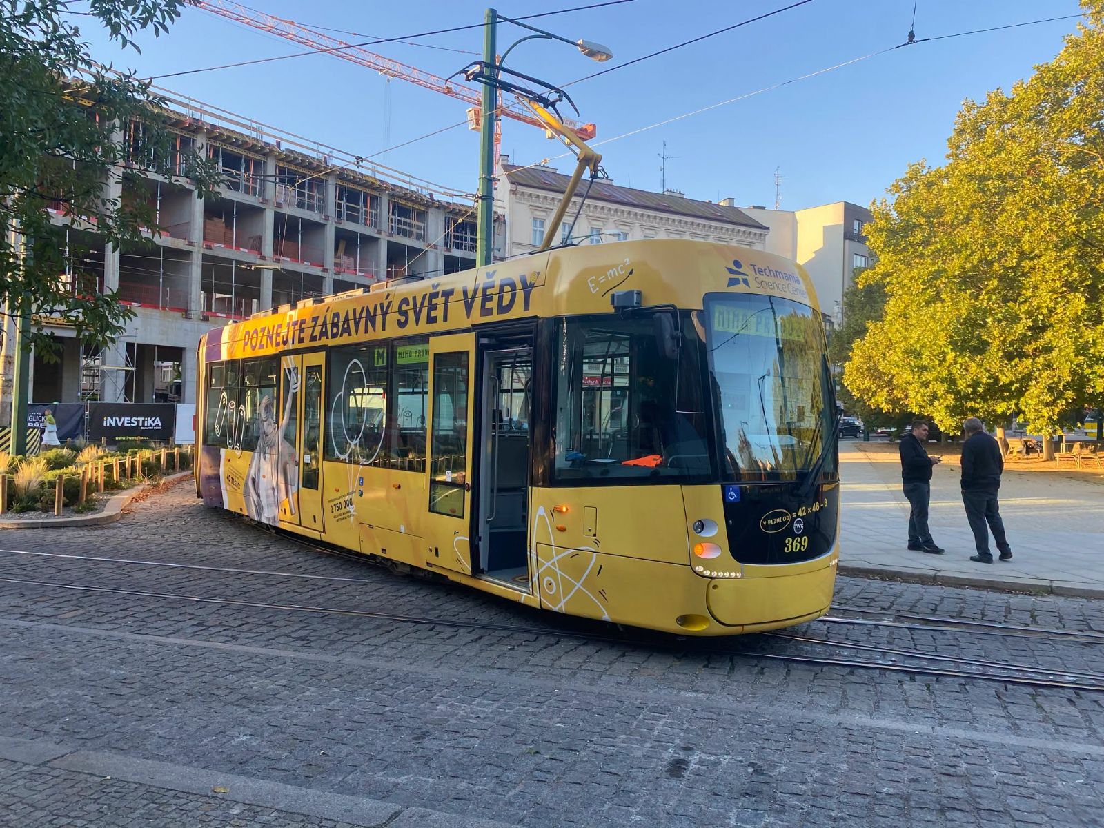V Plzni vykolejila tramvaj! Ranní dopravu komplikuje mimořádná událost