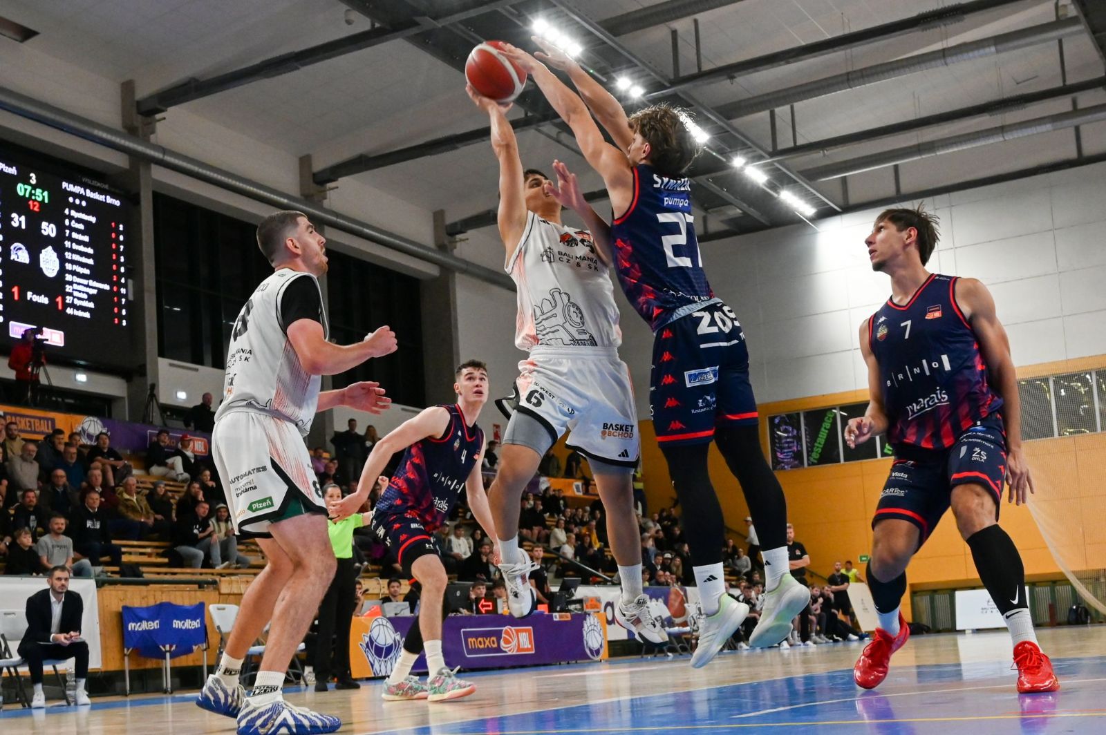 Plzeňští basketbalisté doma na Brno nestačili - FOTKY