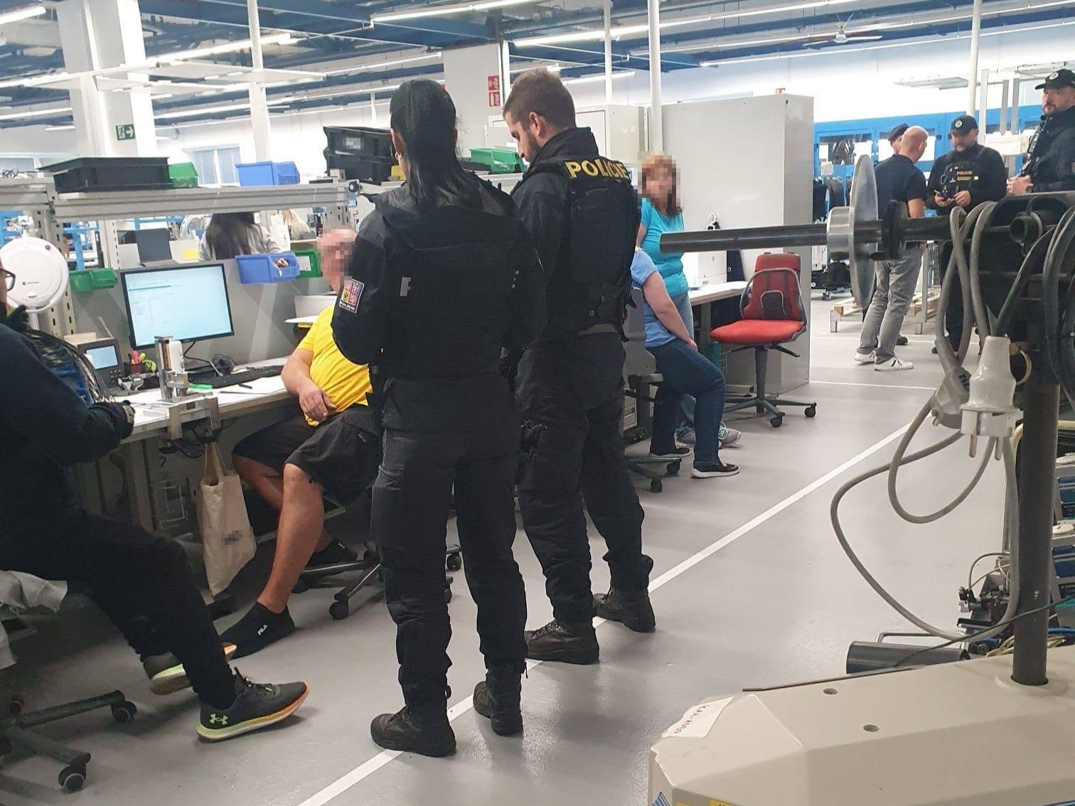 Cizinecká policie vyrazila na kontroly po celém kraji, prověřila stovky osob