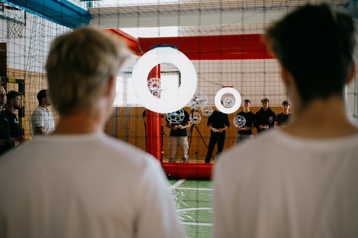 V Plzni se hraje Drone Soccer. Proč se přirovnává k Famfrpálu?