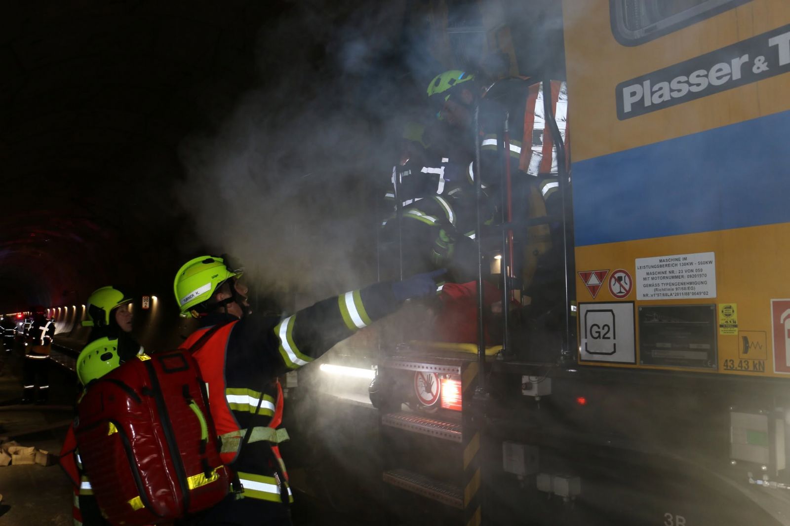 Noční drama v Ejpovickém tunelu. Hasiči prověřili své síly - FOTKY