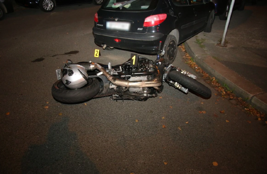 Dramatická honička v Plzni. Zfetovaný motorkář ujížděl policistům - VIDEO