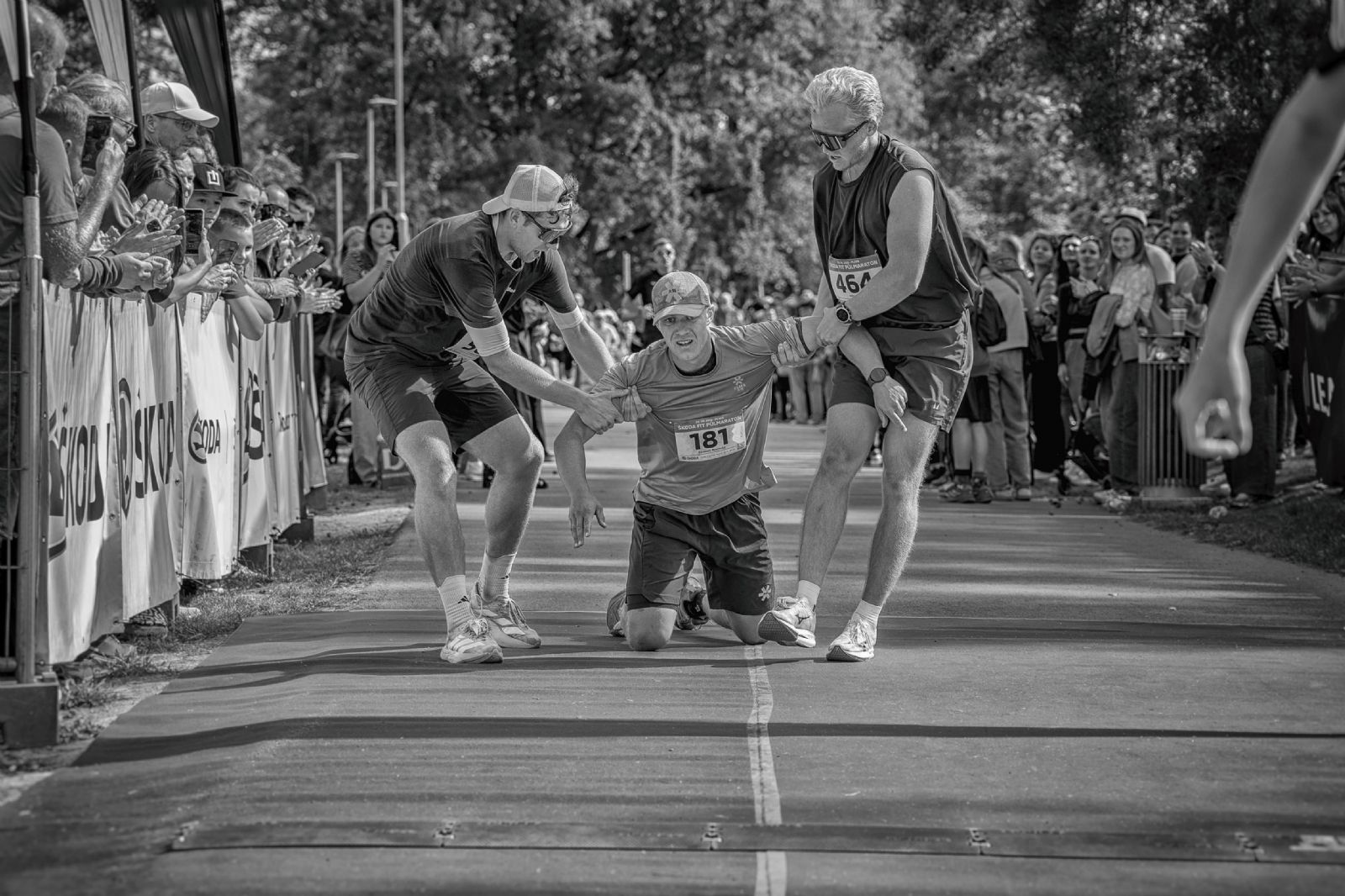 FOTKA DNE: Dojemné gesto na půlmaratonu v Plzni!